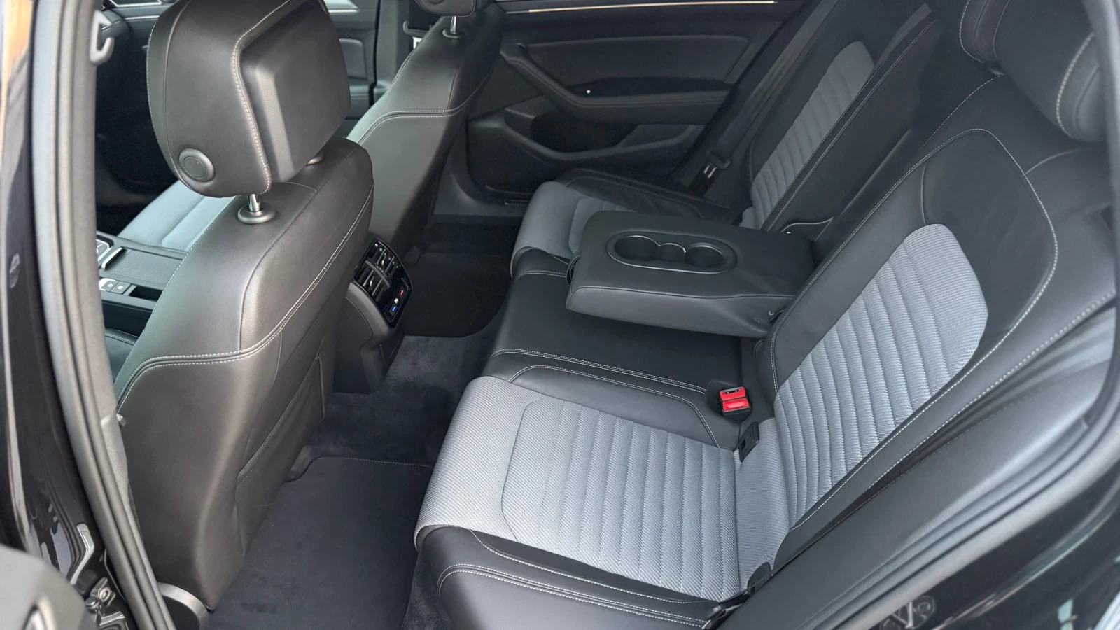 VW Passat 3 х R-LINE , снимка 15 - Автомобили и джипове - 55780840