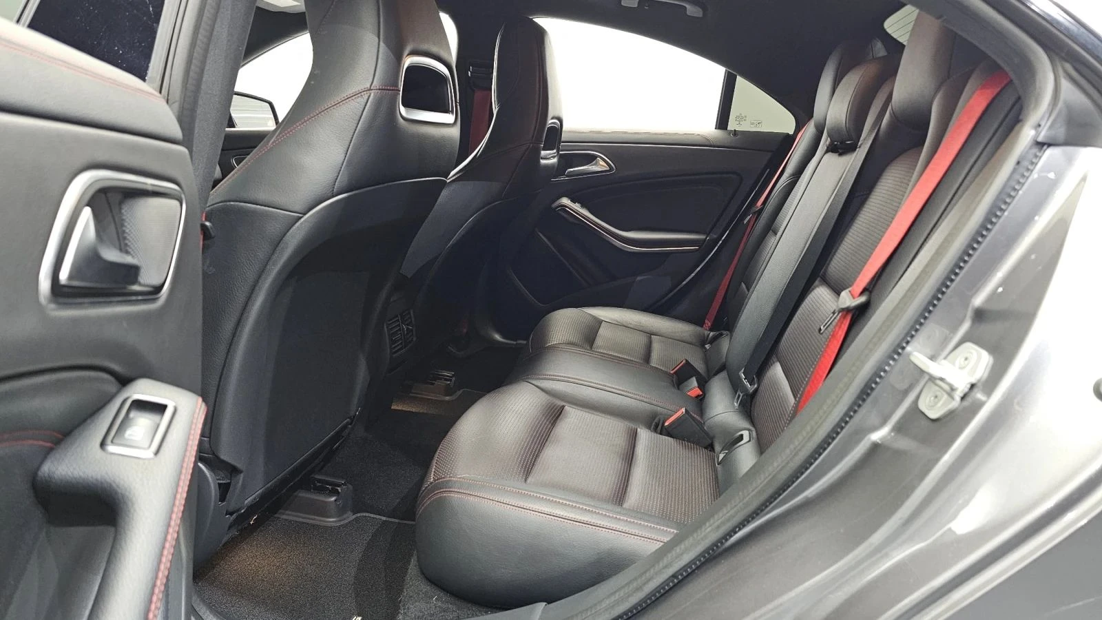 Mercedes-Benz CLA 45 AMG, снимка 11 - Автомобили и джипове - 56685428