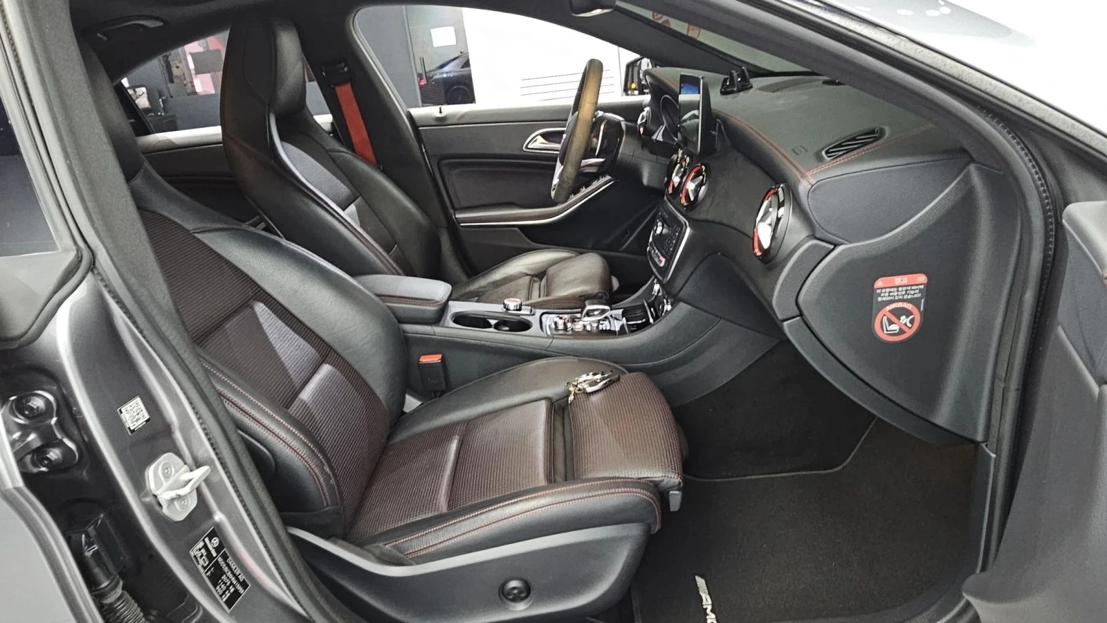 Mercedes-Benz CLA 45 AMG, снимка 12 - Автомобили и джипове - 56685428
