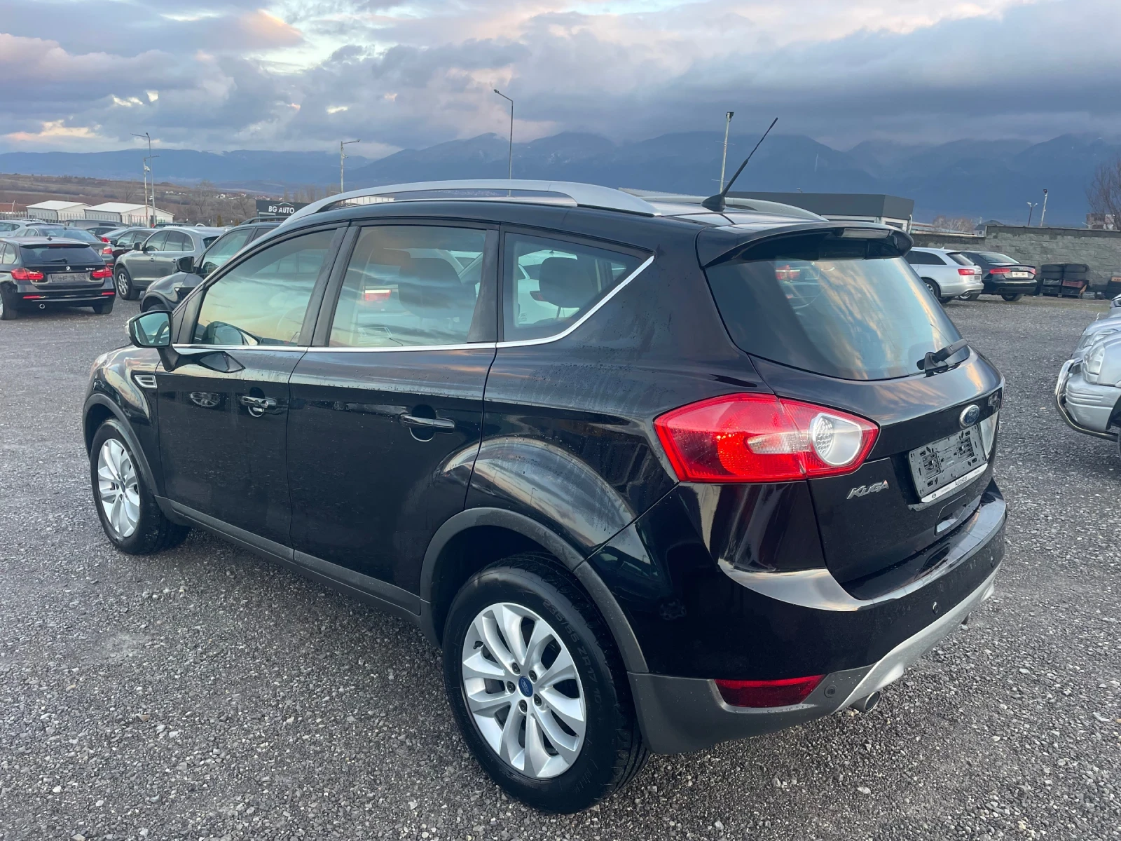 Ford Kuga 2.0D TITANIUM NAVI ПОДГРЕВ 4X4 EURO5 - изображение 3