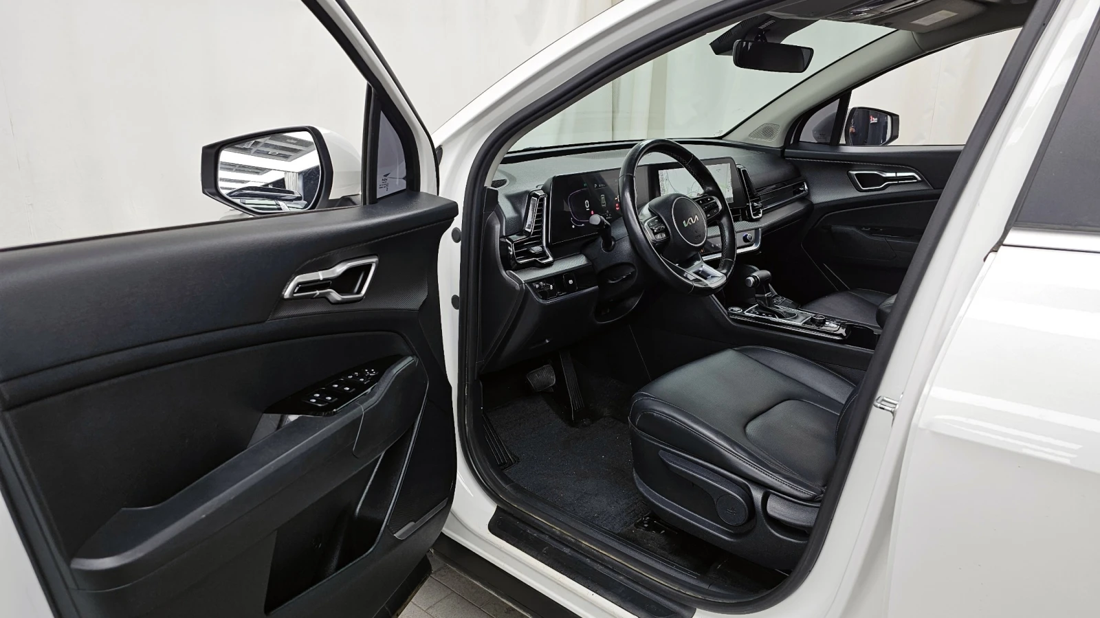 Kia Sportage 2.0 CRDi 4WD Trendy| Навигация| LED Фарове| Cruise, снимка 12 - Автомобили и джипове - 55291649