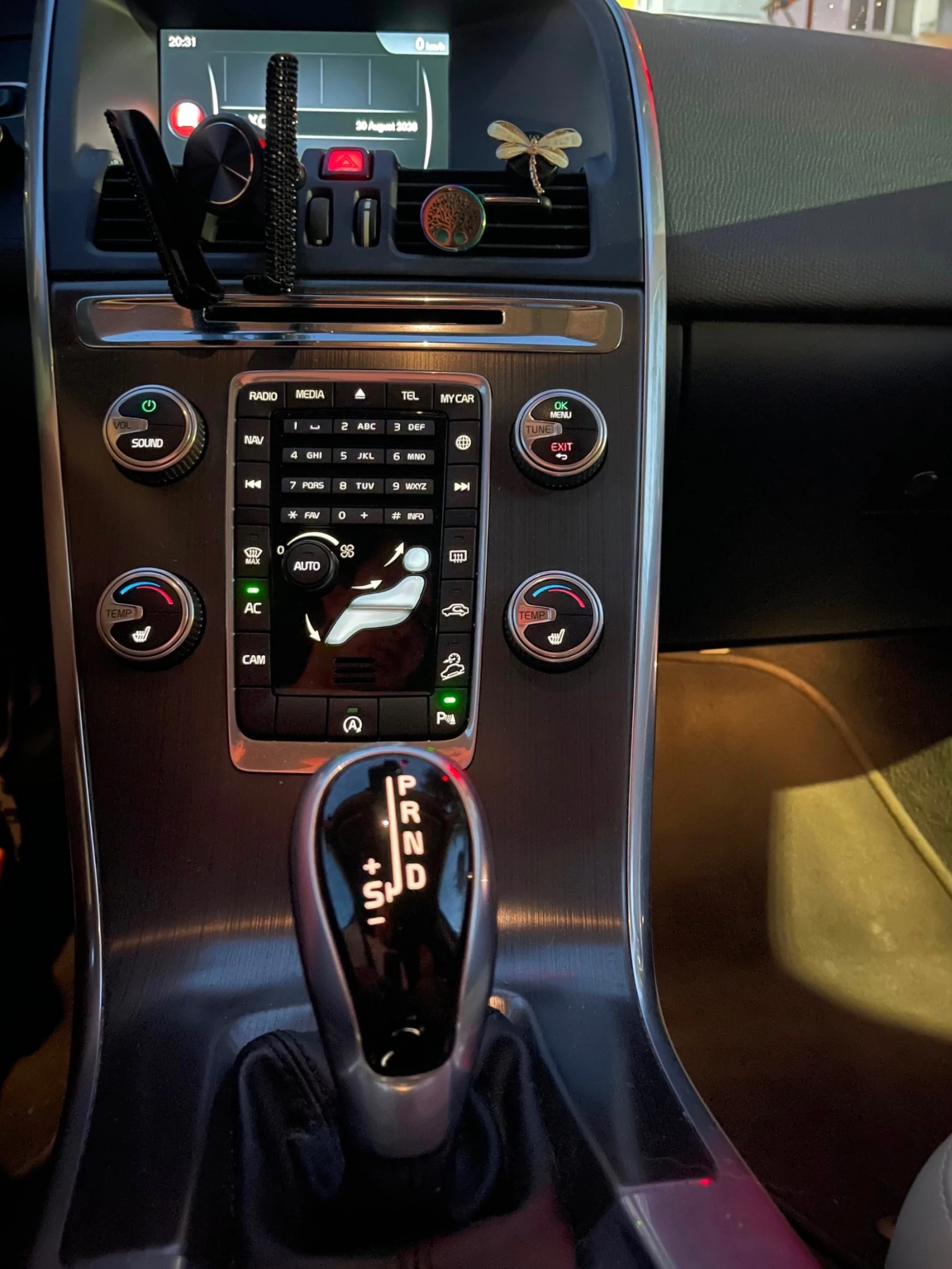 Volvo XC60, снимка 7 - Автомобили и джипове - 55770913