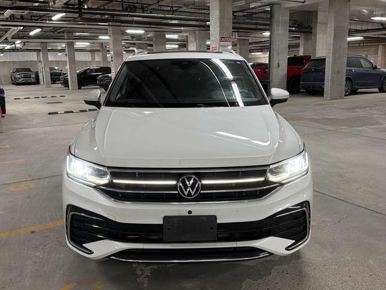 VW Tiguan Highline RLine/360/DIS/FENDER/ОБДУХВАНЕ/АВТОКРЕДИТ, снимка 6 - Автомобили и джипове - 55939210