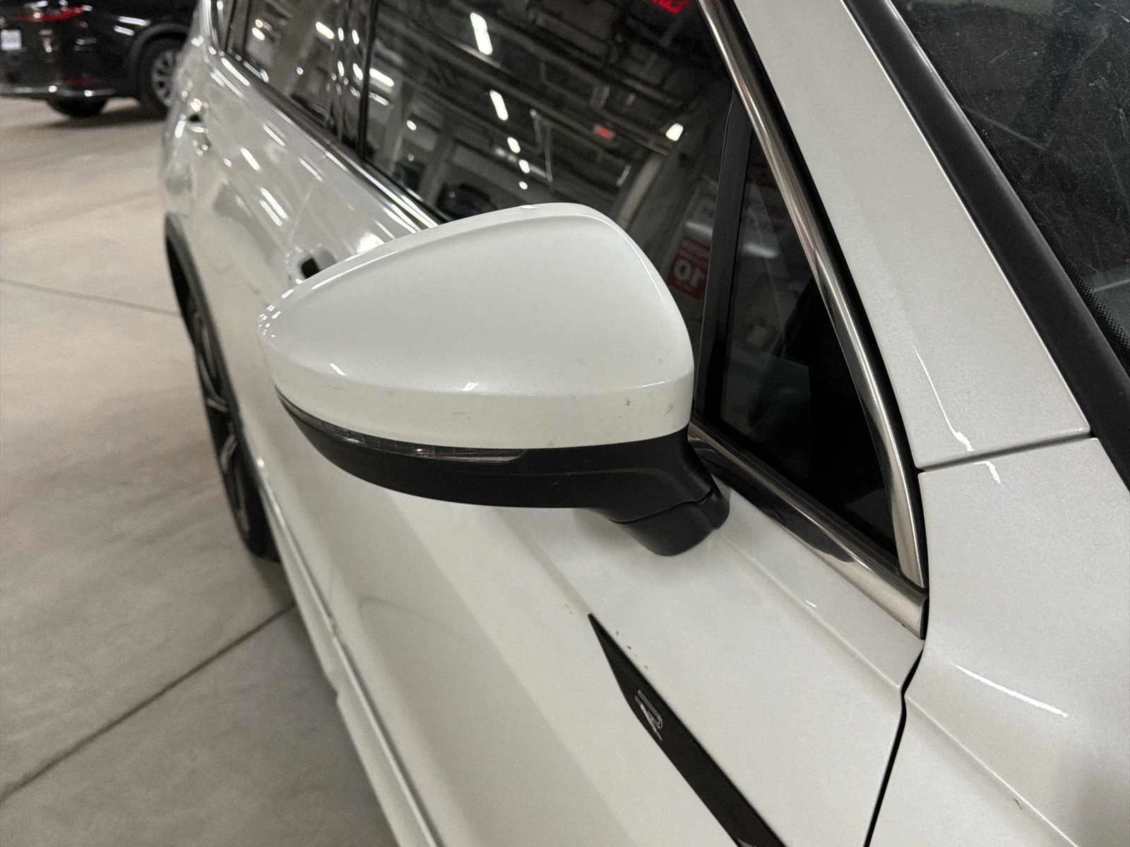 VW Tiguan Highline RLine/360/DIS/FENDER/ОБДУХВАНЕ/АВТОКРЕДИТ, снимка 16 - Автомобили и джипове - 55939210