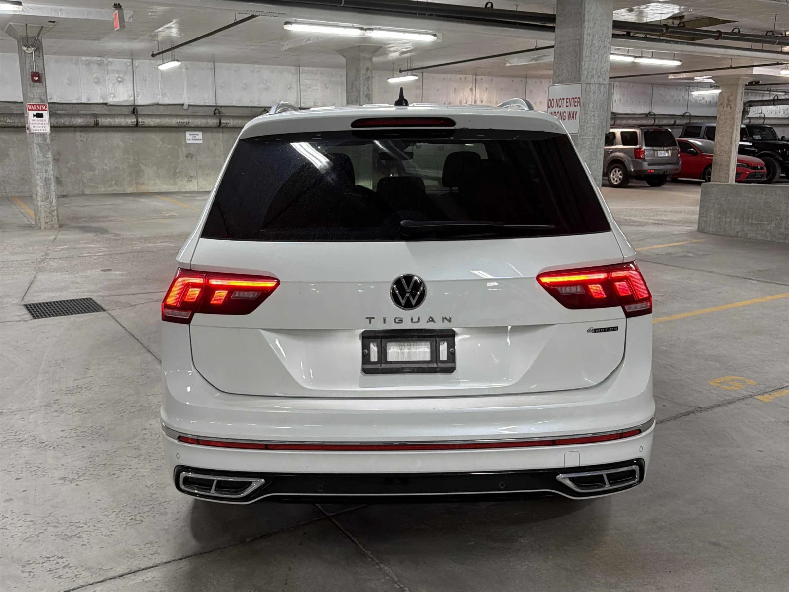 VW Tiguan Highline RLine/360/DIS/FENDER/ОБДУХВАНЕ/АВТОКРЕДИТ, снимка 4 - Автомобили и джипове - 55939210