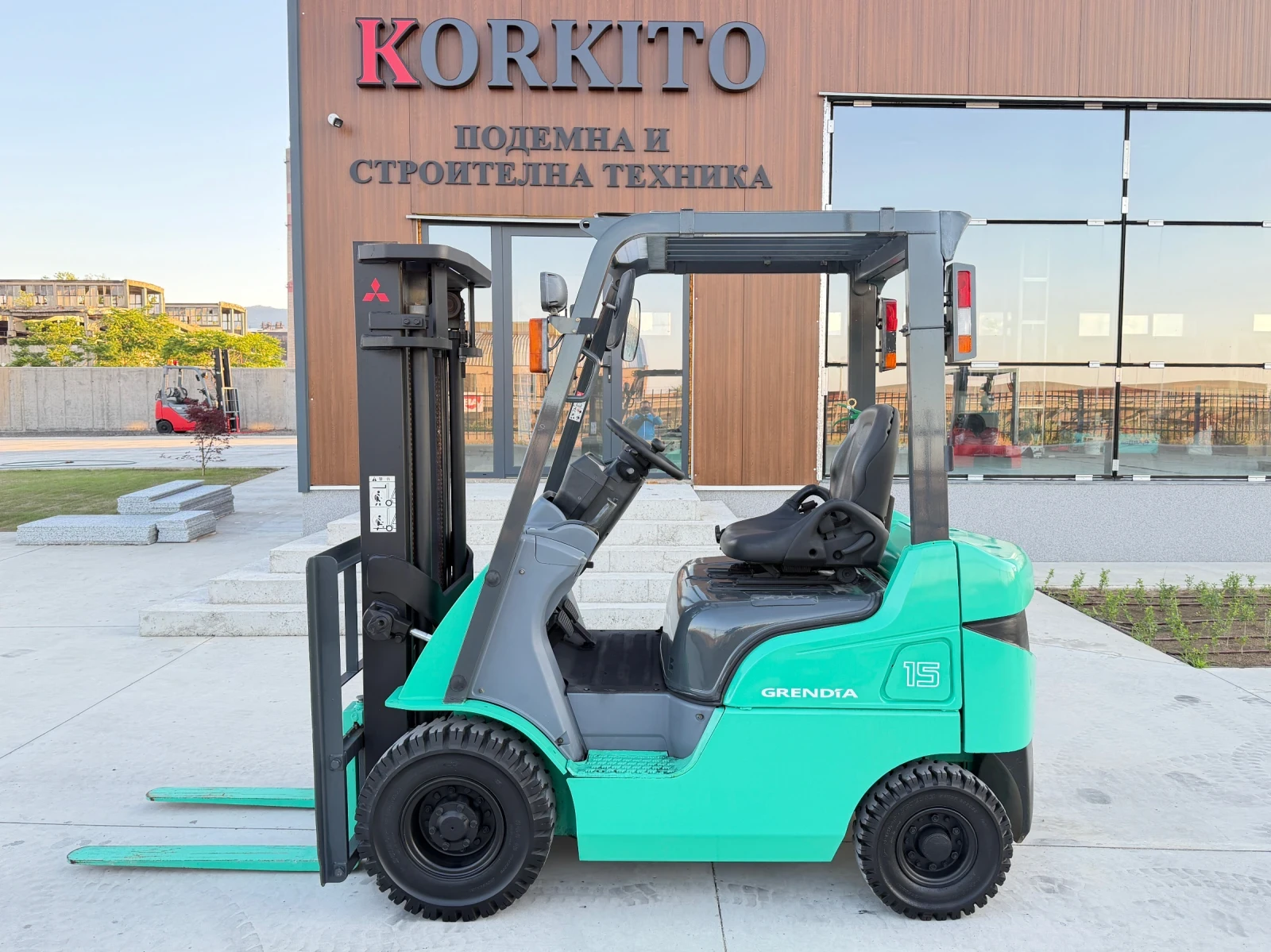 Мотокар Mitsubishi Нов Модел / Автомат / Като Нов!, снимка 2 - Индустриална техника - 53632030