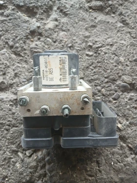 44510-0D031 ABS помпа Toyota Yaris 2006г, снимка 4