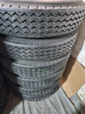 Гуми, снимка 1