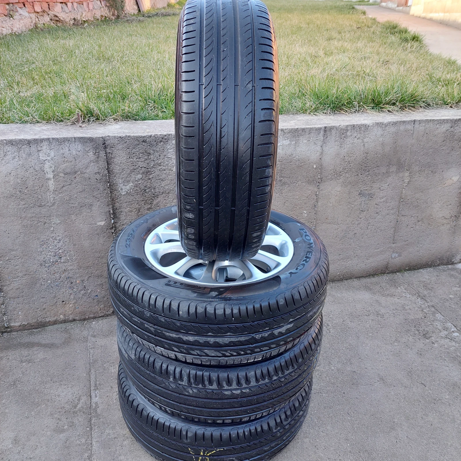 Гуми с джанти Pirelli 235/60R18, снимка 3 - Гуми и джанти - 53839370