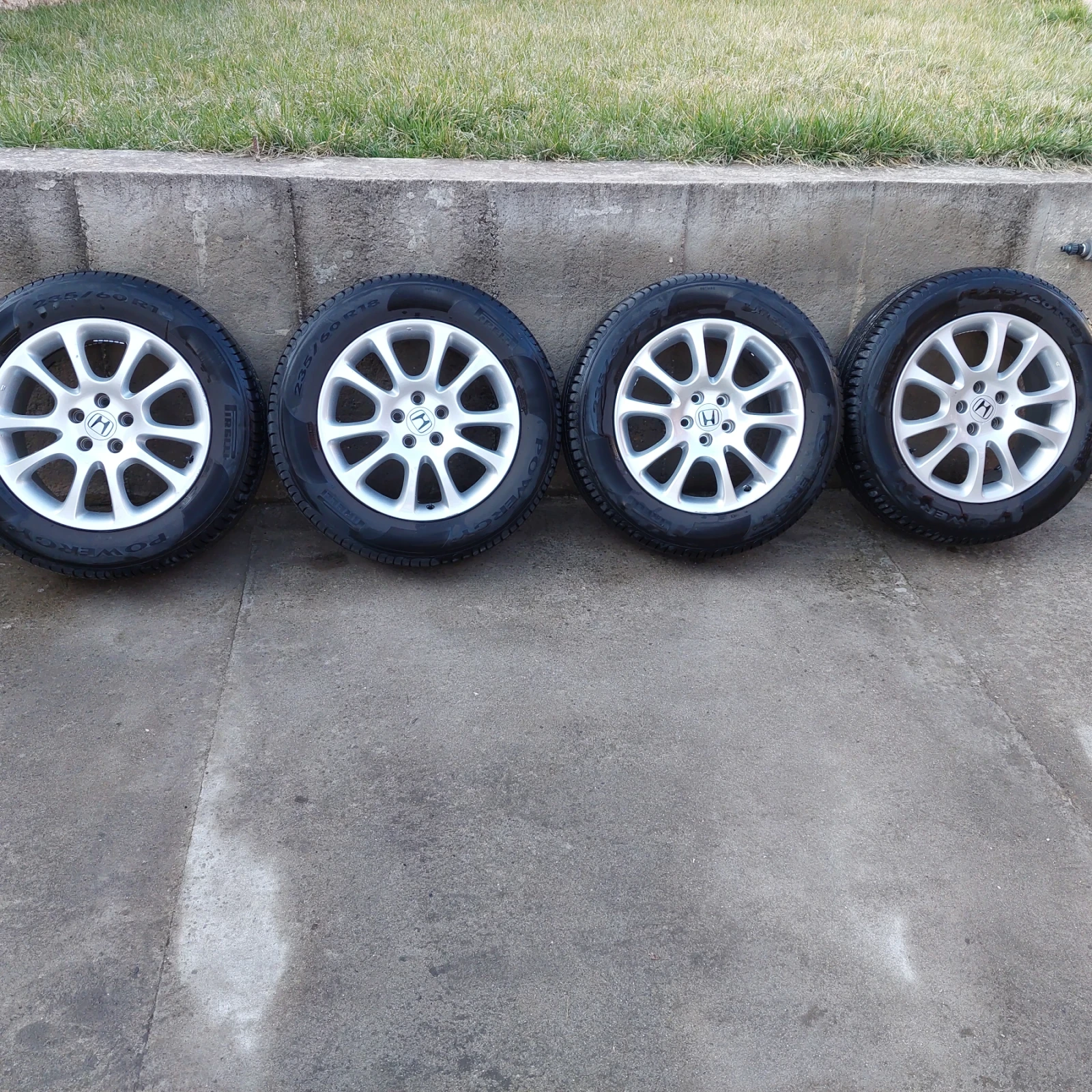 Гуми с джанти Pirelli 235/60R18