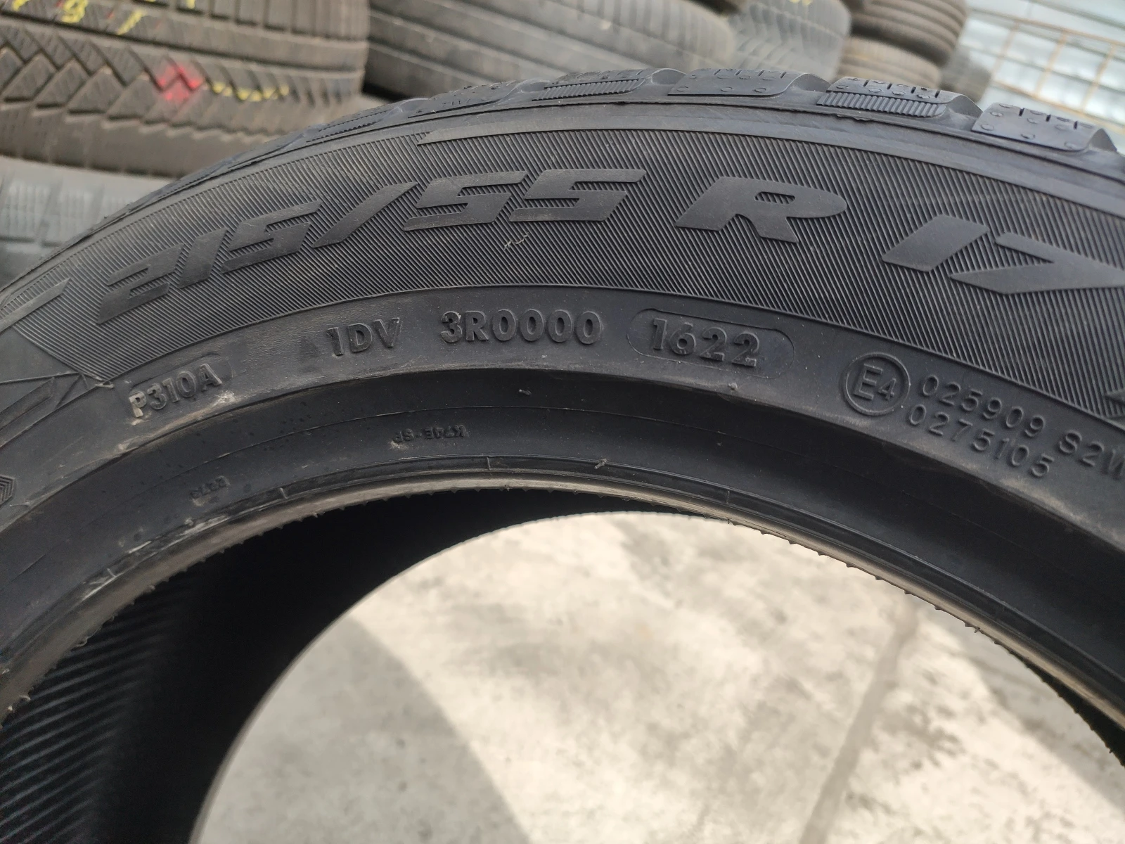 Гуми Зимни 215/55R17, снимка 5 - Гуми и джанти - 54807091