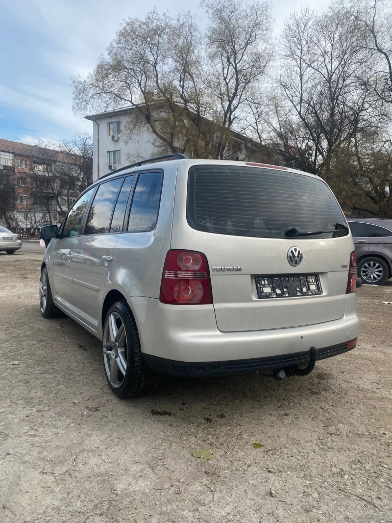 VW Touran 1.9TDI 6ск., снимка 5 - Автомобили и джипове - 48773394