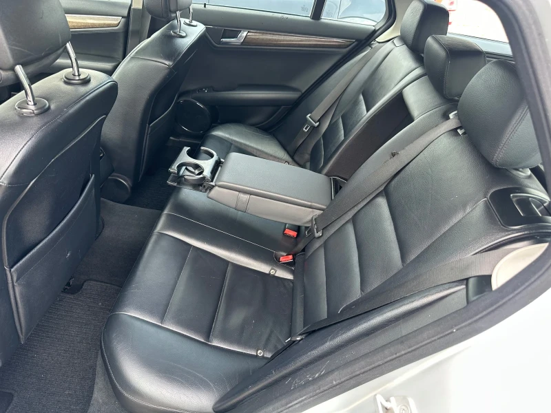 Mercedes-Benz C 220 Avantgarde , снимка 11 - Автомобили и джипове - 50523946