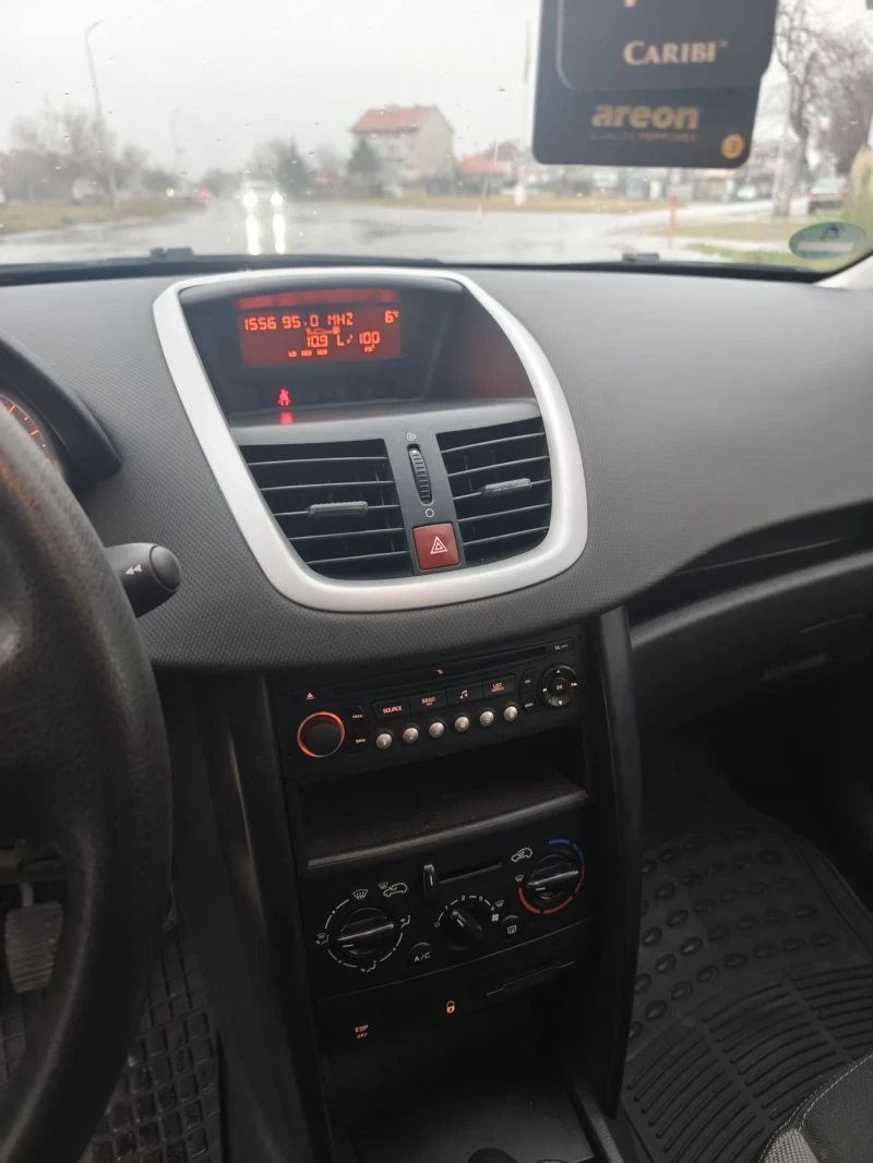 Peugeot 207 1.4 85кс., снимка 8 - Автомобили и джипове - 52892568