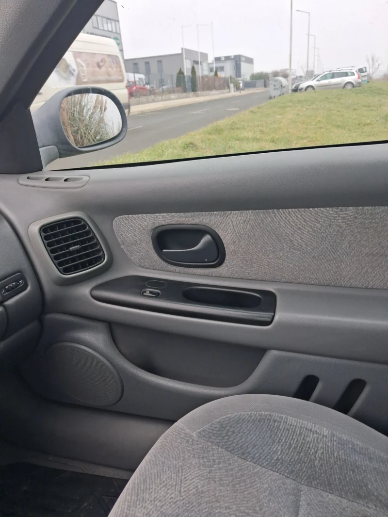 Renault Laguna, снимка 7 - Автомобили и джипове - 53200425