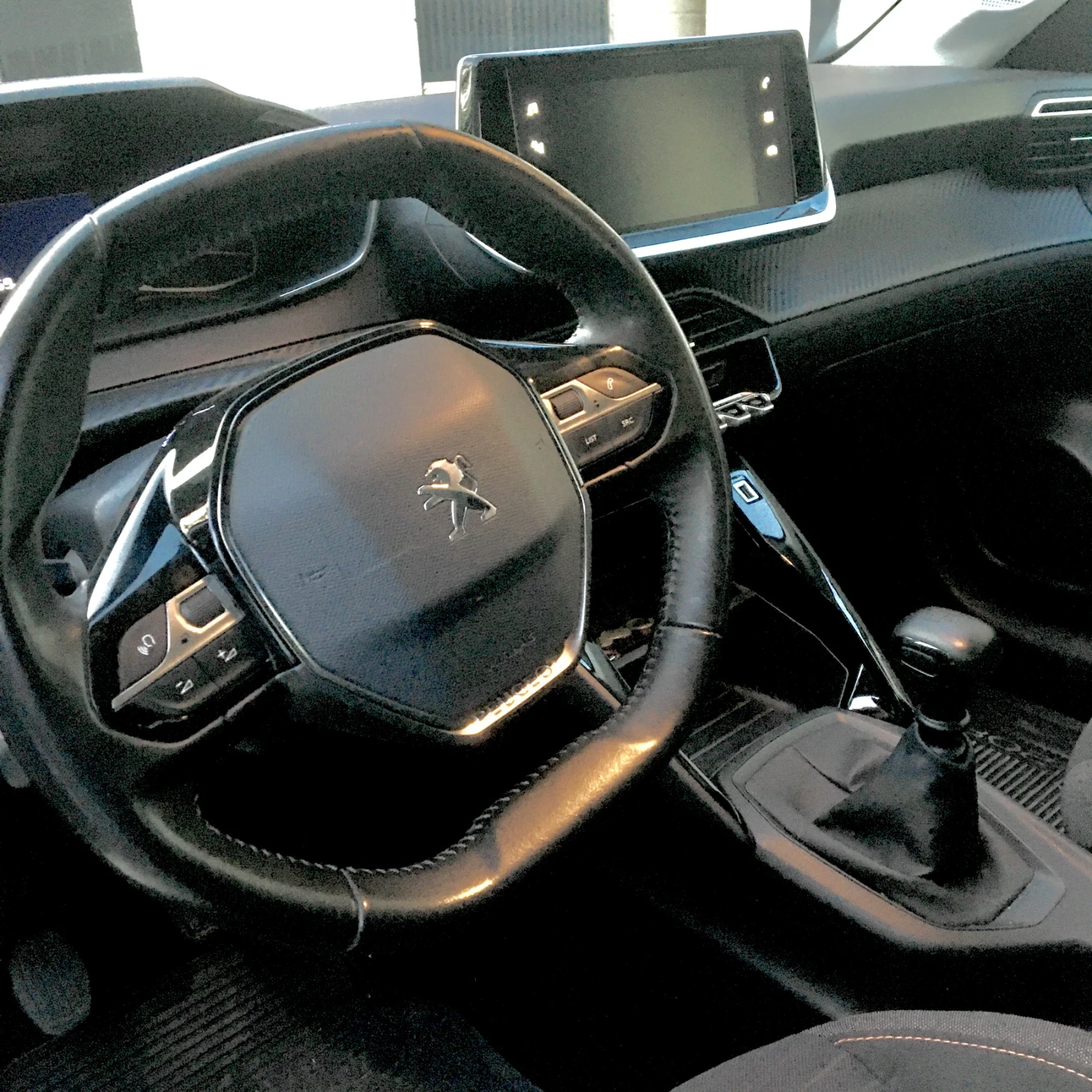 Peugeot 208 1, 5 Blue HDI - изображение 7