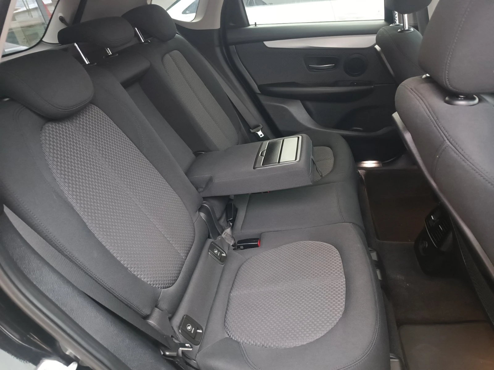 BMW 218 2.0 d 150  | Mobile.bg   11