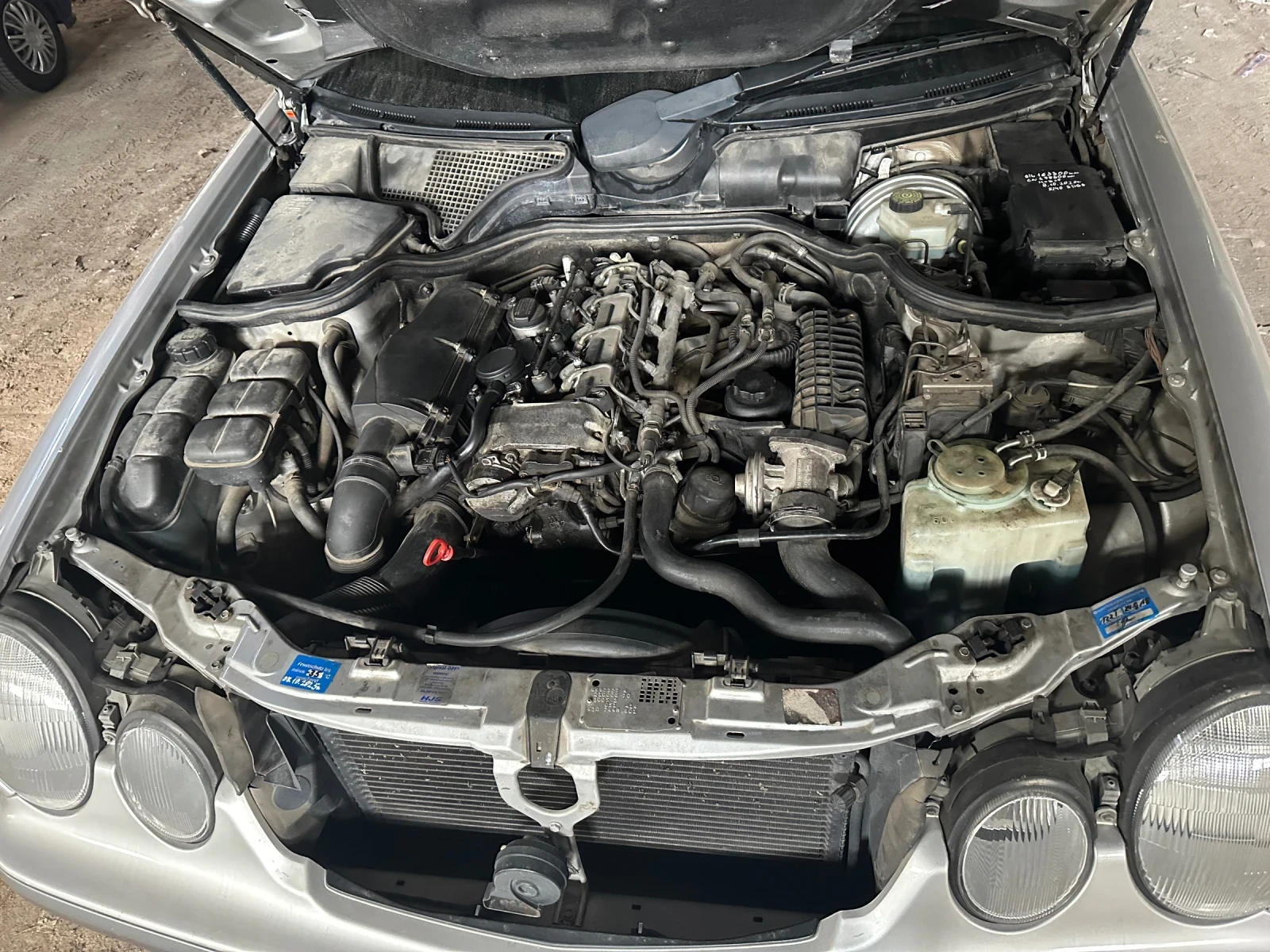 Mercedes-Benz E 220 220 CDi, снимка 12 - Автомобили и джипове - 54068901