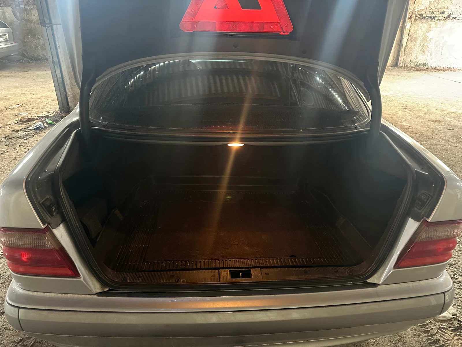 Mercedes-Benz E 220 220 CDi, снимка 11 - Автомобили и джипове - 54068901