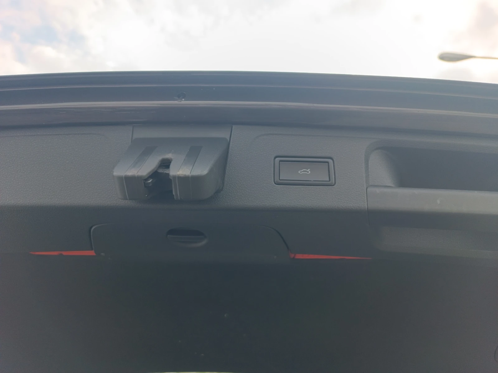 VW Passat * KEY LESS* DIGITAL* FULL ASSIST* , снимка 9 - Автомобили и джипове - 54259719