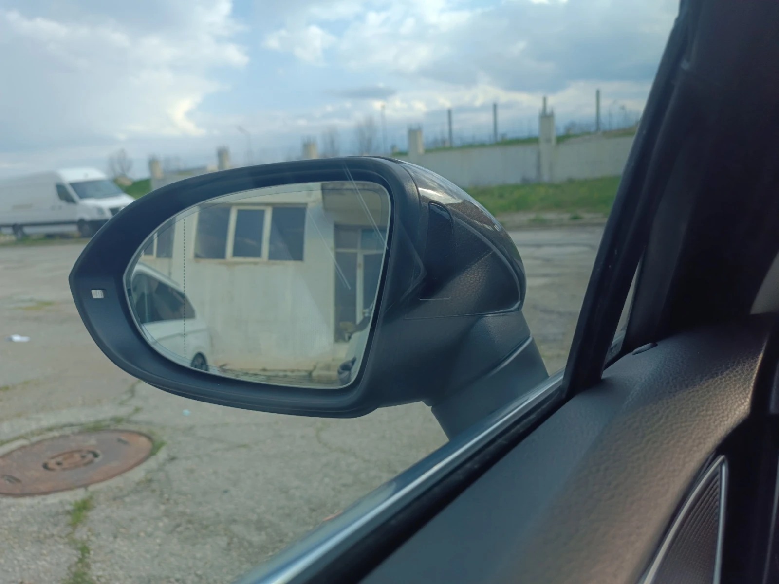 VW Passat * KEY LESS* DIGITAL* FULL ASSIST* , снимка 17 - Автомобили и джипове - 54259719