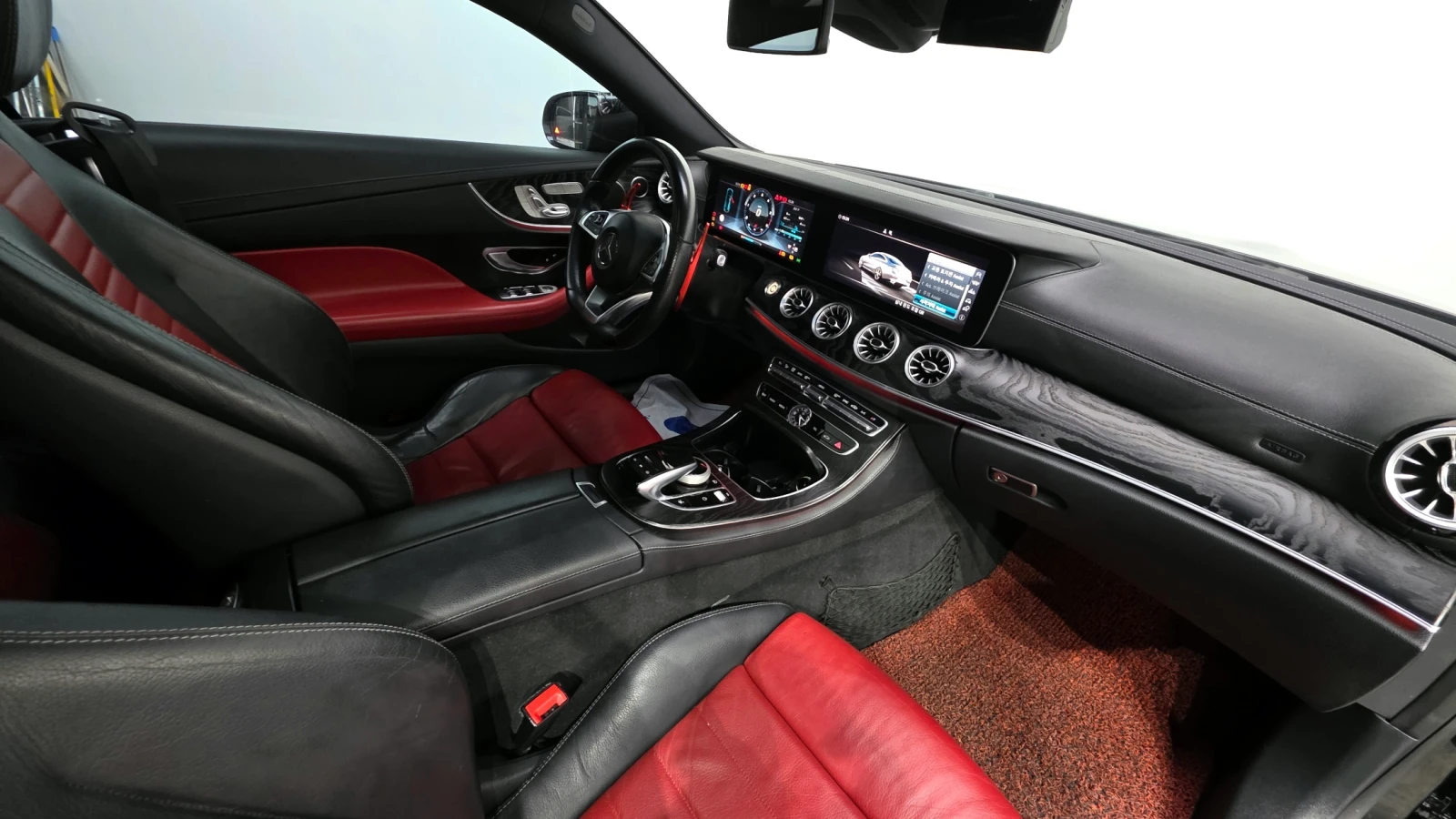 Mercedes-Benz E 220 AMG PK* RETROFIT FACE* HEAD-UP* KEYLESS* КРАЙНА ЦЕ, снимка 6 - Автомобили и джипове - 54645657