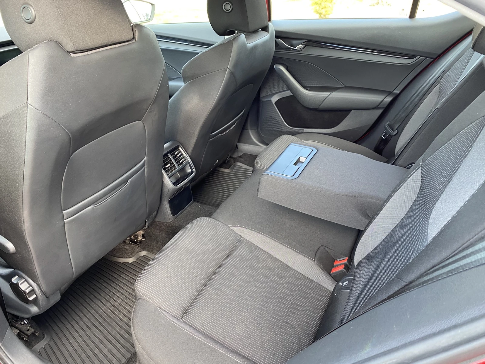 Skoda Octavia 2.0 TDI/ DSG/ Ambition, снимка 6 - Автомобили и джипове - 54800574