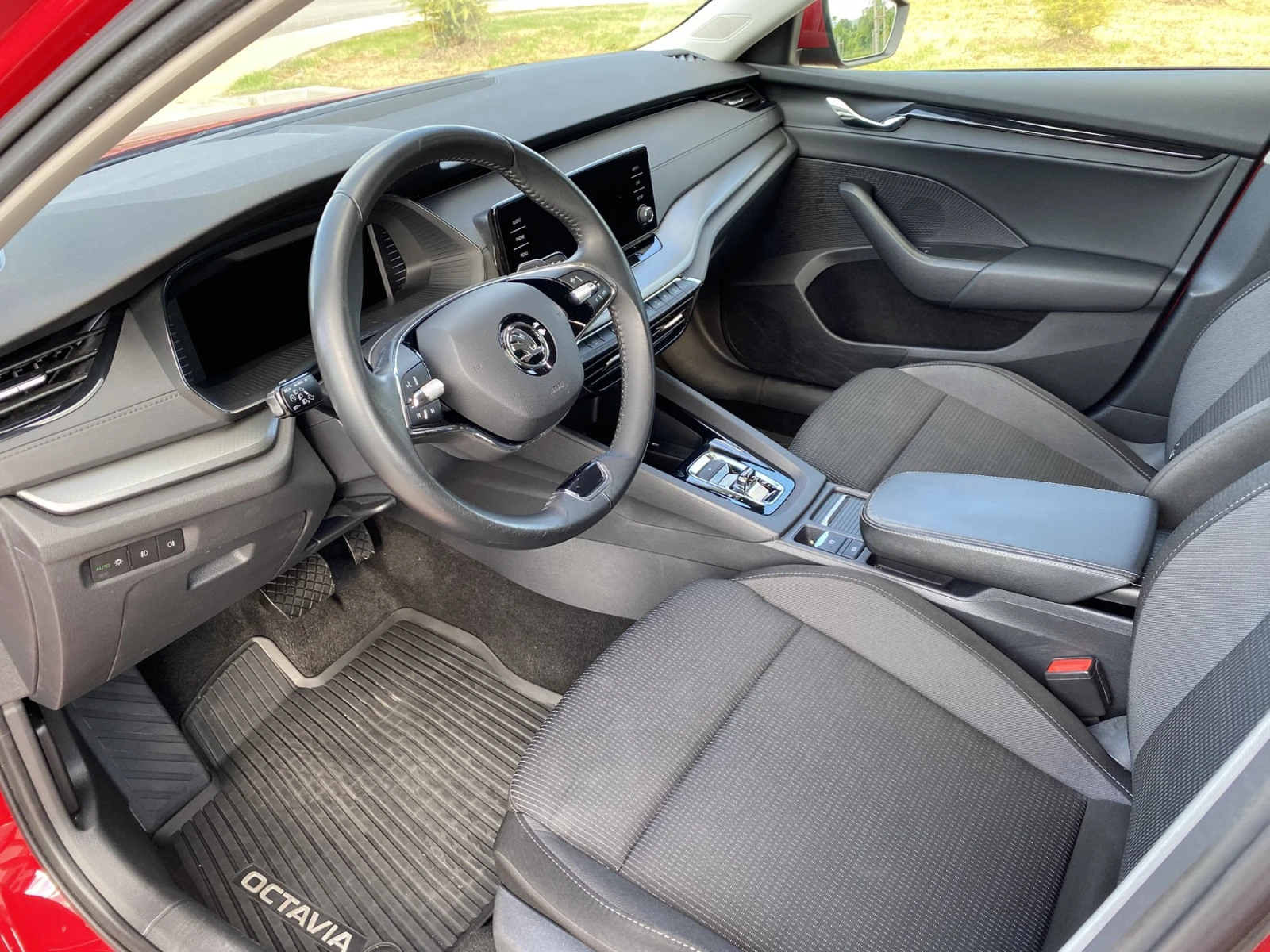 Skoda Octavia 2.0 TDI/ DSG/ Ambition, снимка 4 - Автомобили и джипове - 54800574