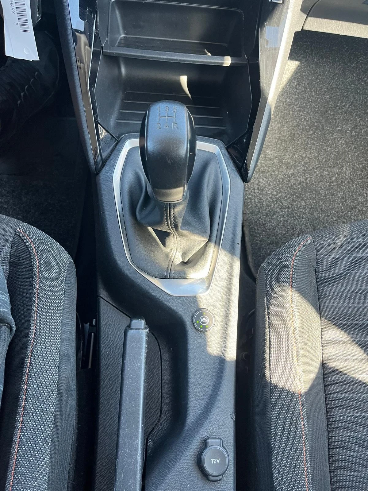 Peugeot 208 1.2 GPL, 75к.с, снимка 15 - Автомобили и джипове - 54903527