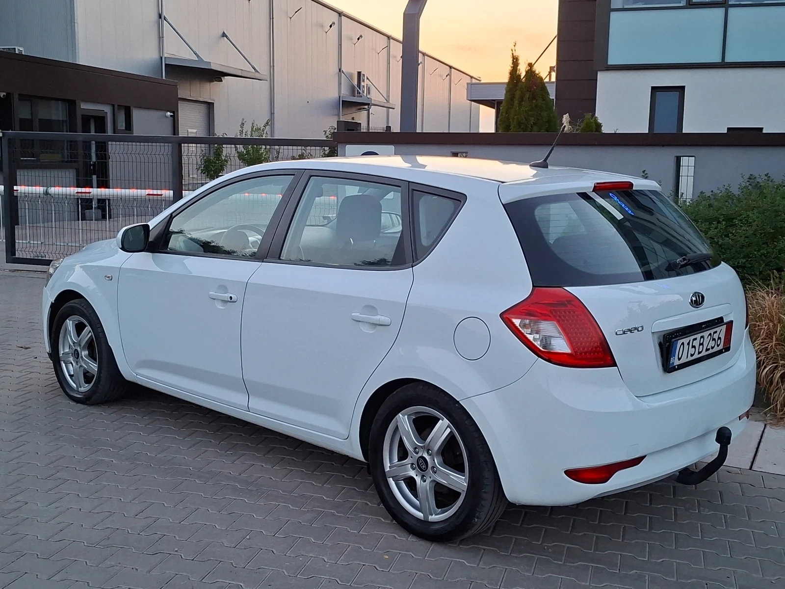 Kia Ceed 1.4i* (90кс)* EURO-5* FACELIFT* НОВ ВНОС, снимка 7 - Автомобили и джипове - 56012060