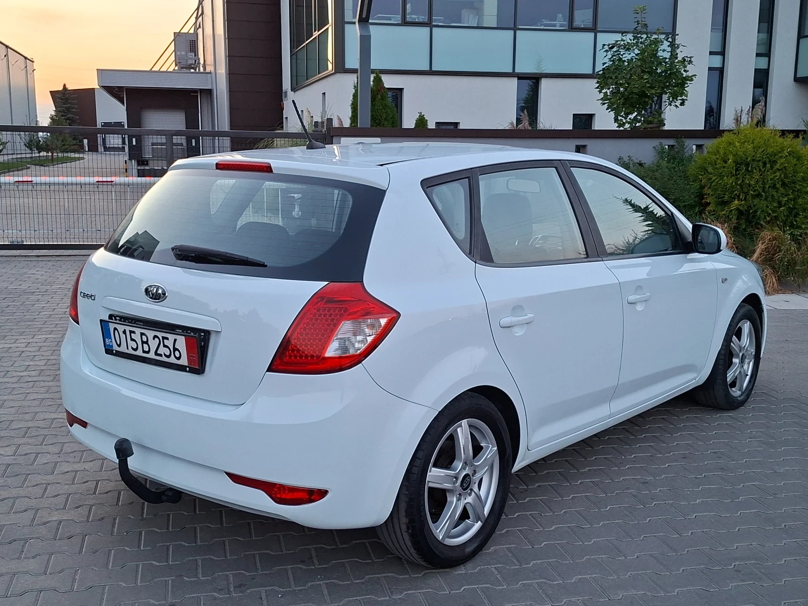Kia Ceed 1.4i* (90кс)* EURO-5* FACELIFT* НОВ ВНОС, снимка 13 - Автомобили и джипове - 56012060