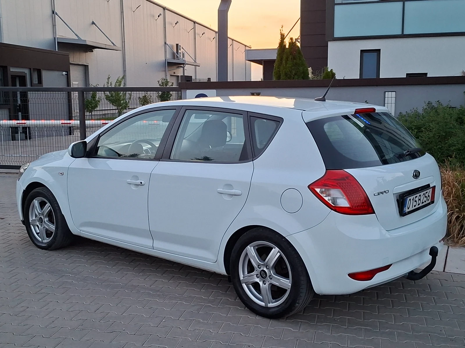 Kia Ceed 1.4i* (90кс)* EURO-5* FACELIFT* НОВ ВНОС, снимка 6 - Автомобили и джипове - 56012060