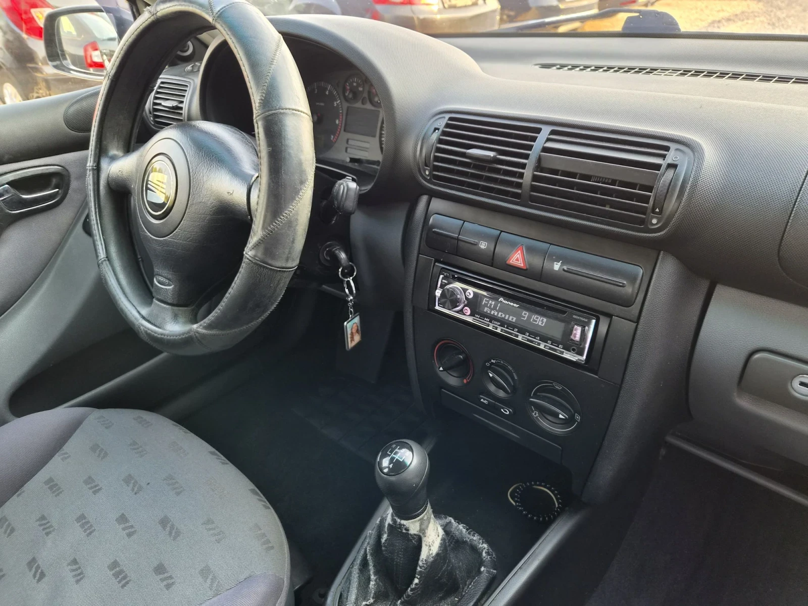 Seat Leon 1.4 KLIMA, снимка 10 - Автомобили и джипове - 56138943