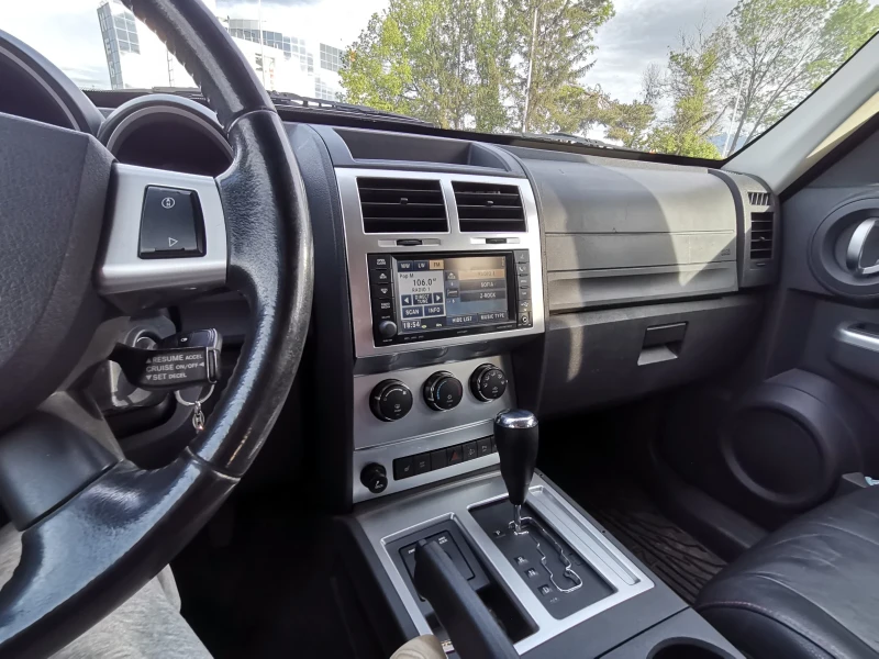 Dodge Nitro R/T 2.8 CRD 4x4 USA, снимка 17 - Автомобили и джипове - 52656872