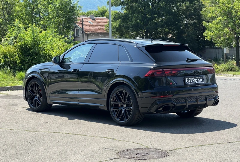 Audi RSQ8 FACELIFT/CARBON/B&O/HEAD UP/MATRIX/PANO/360/LIFT/, снимка 4 - Автомобили и джипове - 51166672