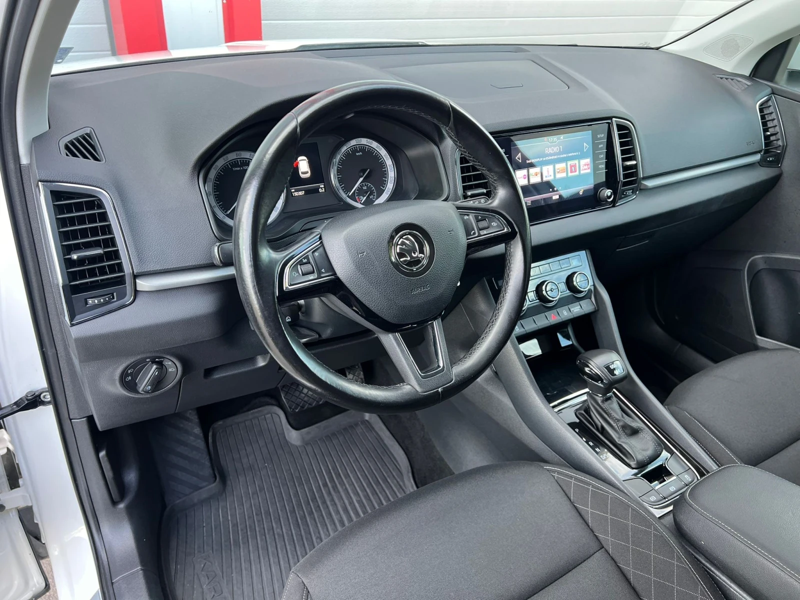 Skoda Karoq 2.0TDI 4X4 DSG AUTOMATIK NAVI EVRO 6B ЛИЗИНГ!!! - изображение 10