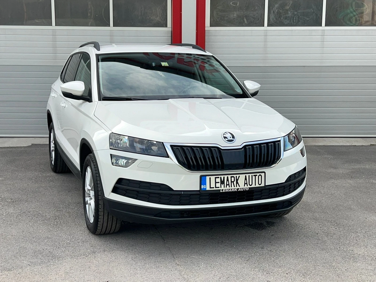 Skoda Karoq 2.0TDI 4X4 DSG AUTOMATIK NAVI EVRO 6B ЛИЗИНГ!!! - изображение 3