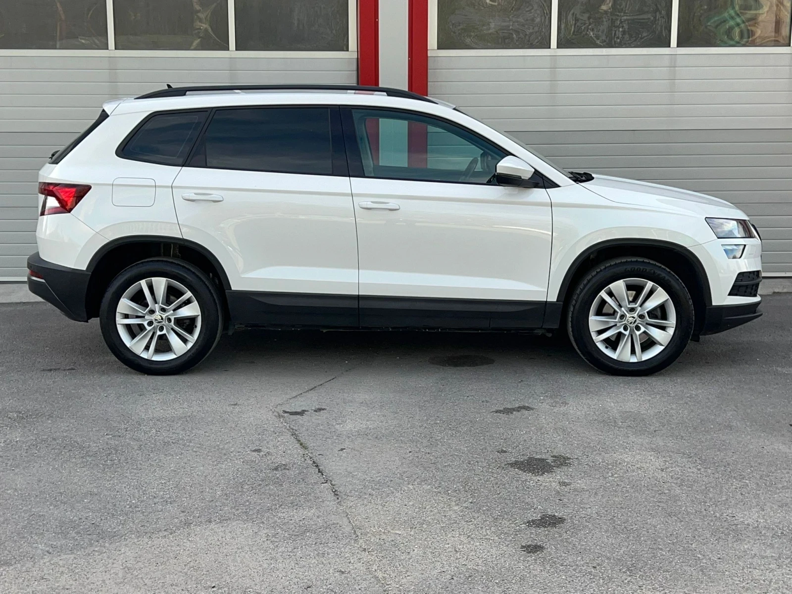 Skoda Karoq 2.0TDI 4X4 DSG AUTOMATIK NAVI EVRO 6B ЛИЗИНГ!!! - изображение 5
