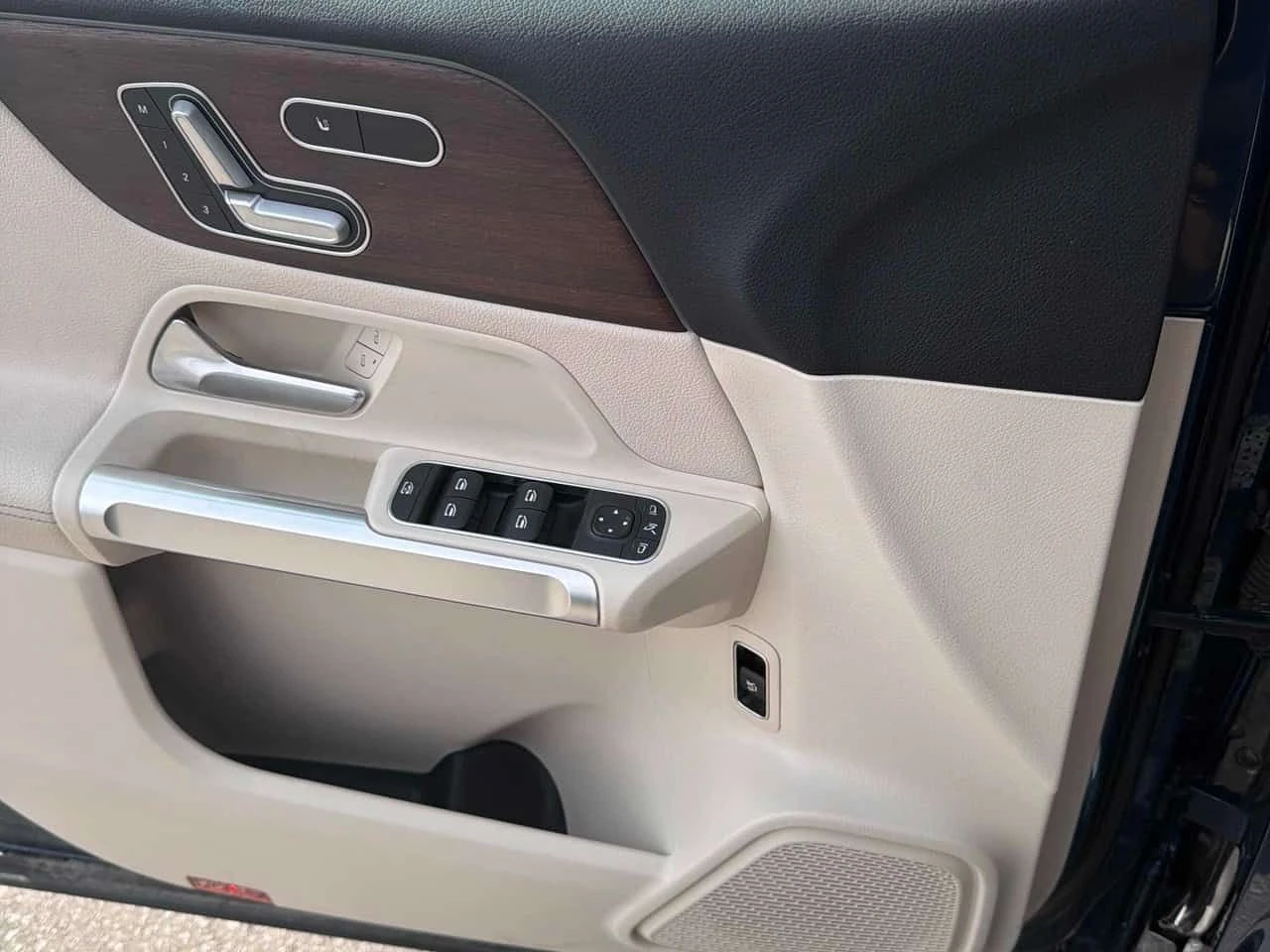 Mercedes-Benz GLC 250  * ПАНО * ПОДГРЕВИ * KEYLESS * CARFAX, снимка 16 - Автомобили и джипове - 54094007