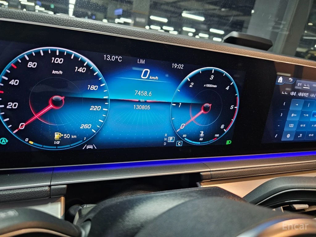Mercedes-Benz GLE 300 d 4MATIC* FULL AMG PACK* 360 CAM* КРАЙНА ЦЕНА* , снимка 12 - Автомобили и джипове - 54884153