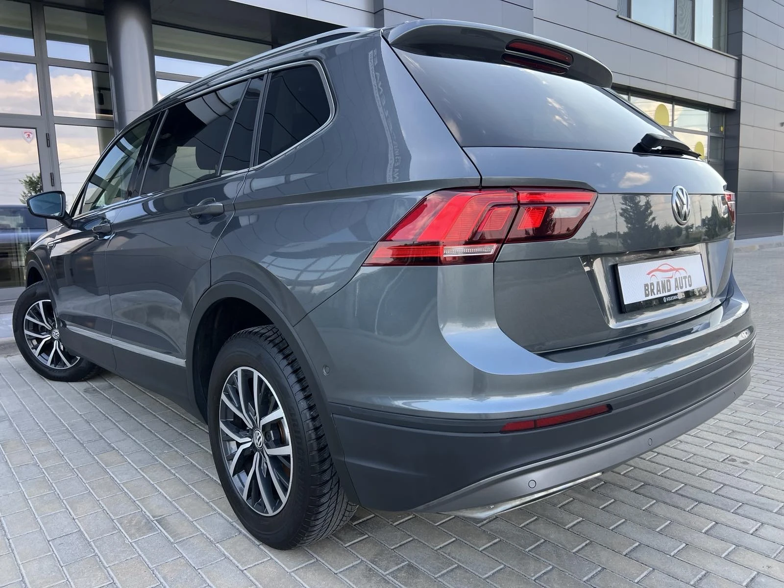 VW Tiguan * ALLSPACE *   2.0 TDi  150 k. c., снимка 7 - Автомобили и джипове - 55153549