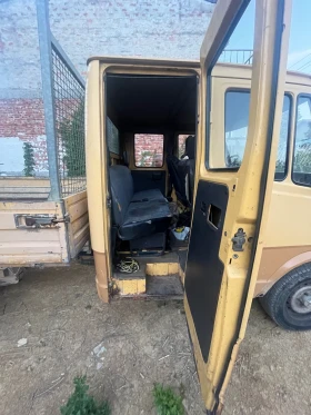 Mercedes-Benz 310 310 Д Бордови, снимка 12