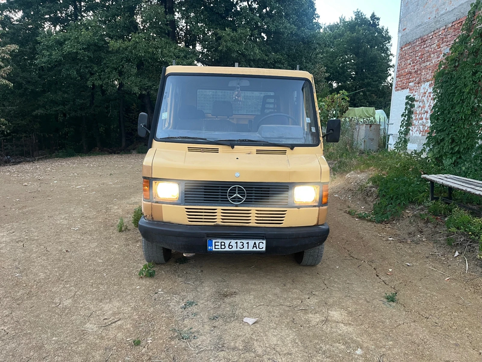 Mercedes-Benz 310 310 Д Бордови
