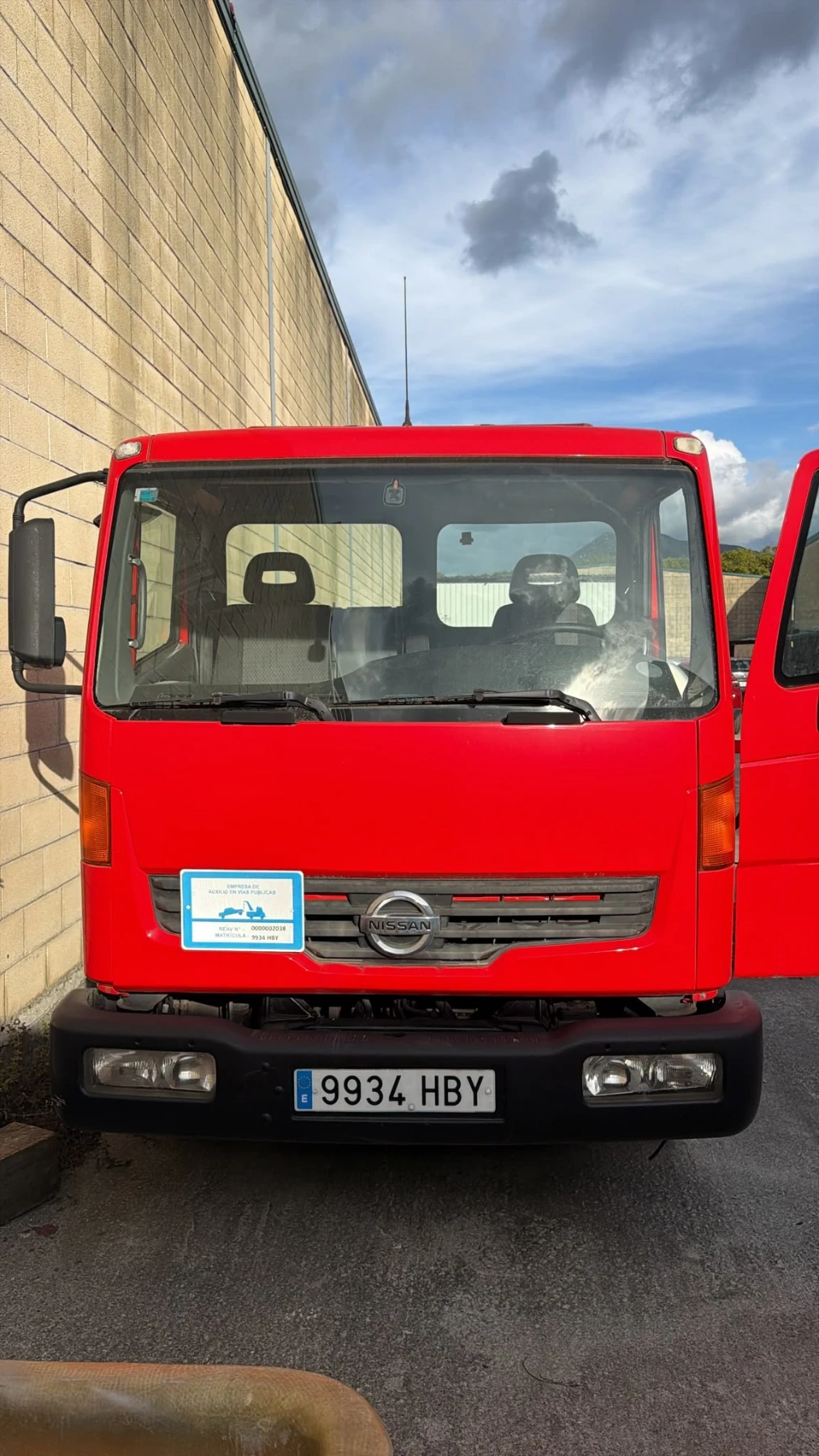 Nissan Atleon Пътна помощ, снимка 2 - Камиони - 56298969