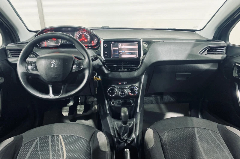 Peugeot 208 1.6HDI 92hp, снимка 9 - Автомобили и джипове - 39333975