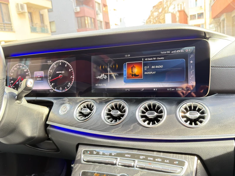 Mercedes-Benz E 400 4Matic / Burmester / Panorama / AMG Pack, снимка 10 - Автомобили и джипове - 52588211