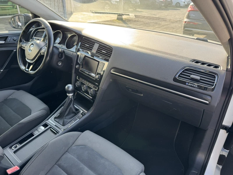 VW Golf 110ps* High Line* Нави* Клима* Паркт* , снимка 10 - Автомобили и джипове - 52846912
