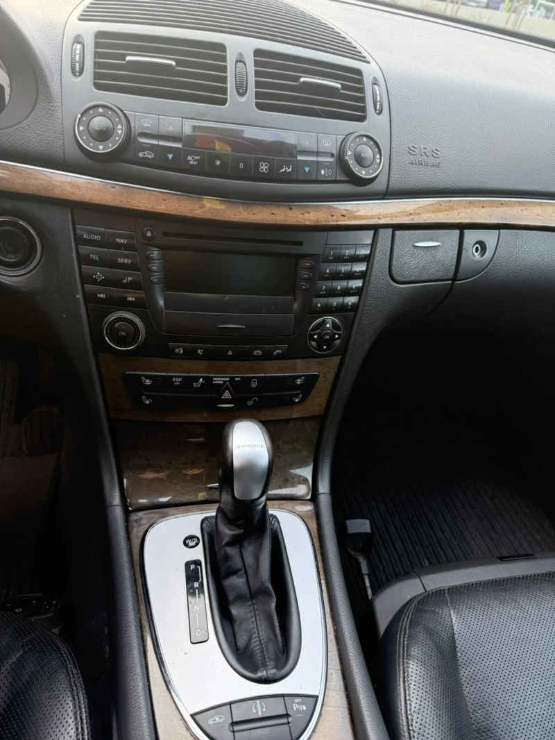 Mercedes-Benz E 320, снимка 7 - Автомобили и джипове - 52980131