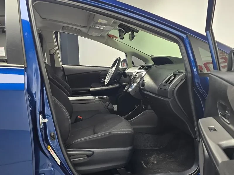 Toyota Prius V 1.8 HYBRID, снимка 11 - Автомобили и джипове - 55720202