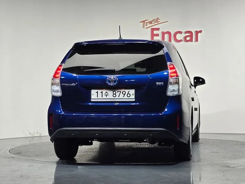 Toyota Prius V 1.8 HYBRID, снимка 4 - Автомобили и джипове - 55720202